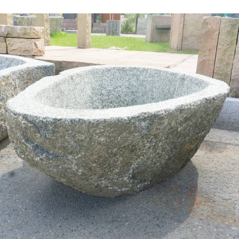 Granit Findlingsbrunnen