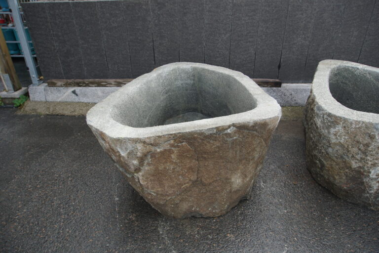 Granit Findlingsbrunnen